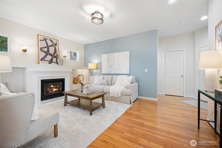 Property Photo:  10790  221st Lane NE 28  WA 98053 