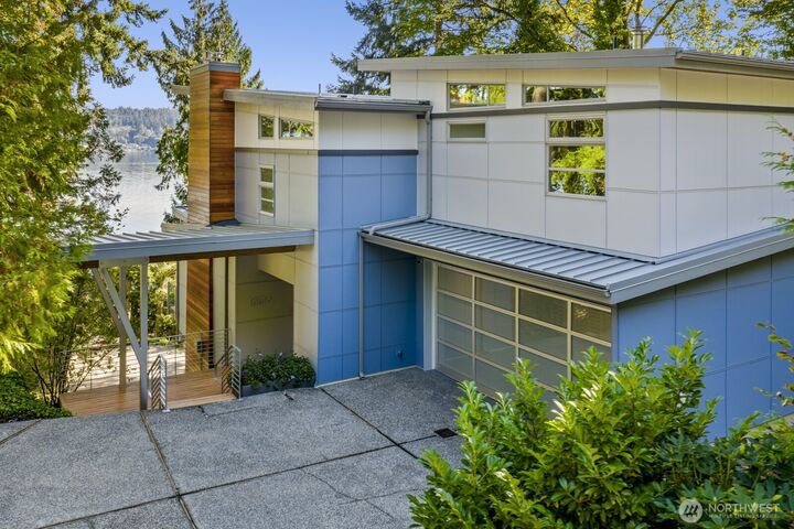 Property Photo: 1606 W Lake Sammamish Parkway SE WA 98008