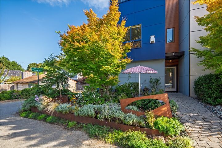 4400  Brygger Drive W C  Seattle WA 98199 photo