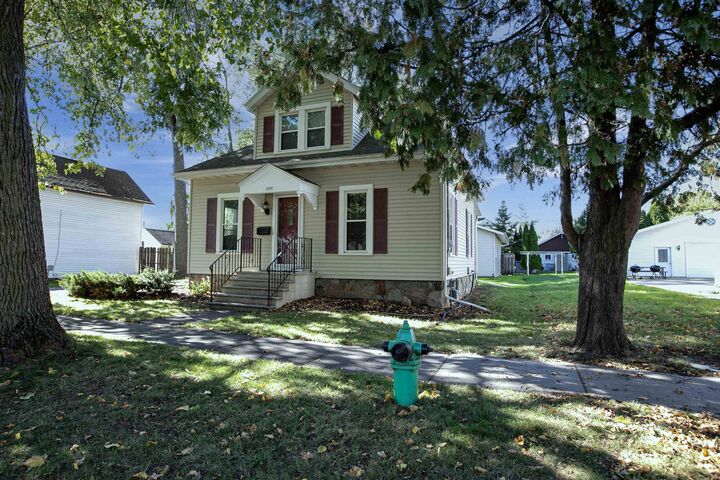 Property Photo:  1327 N Harriman Street  WI 54911