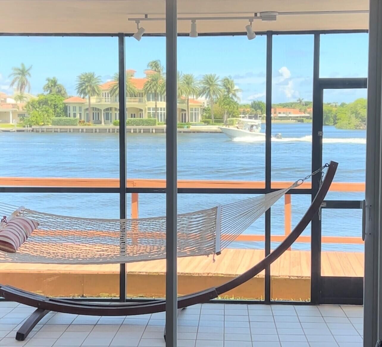 Property Photo: 710 NE 7th Street 105 FL 33435