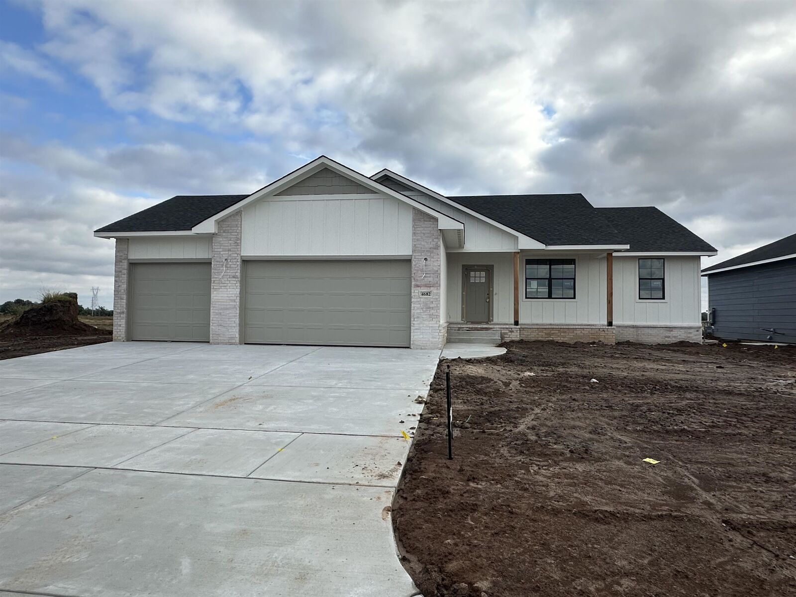 Property Photo: 4682 S Doris Ct KS 67215