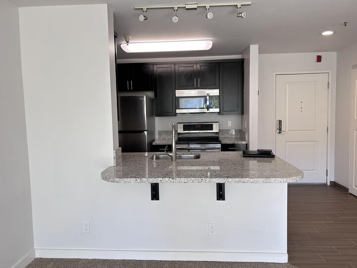 Property Photo: 6400 Christie Avenue 3220 CA 94608