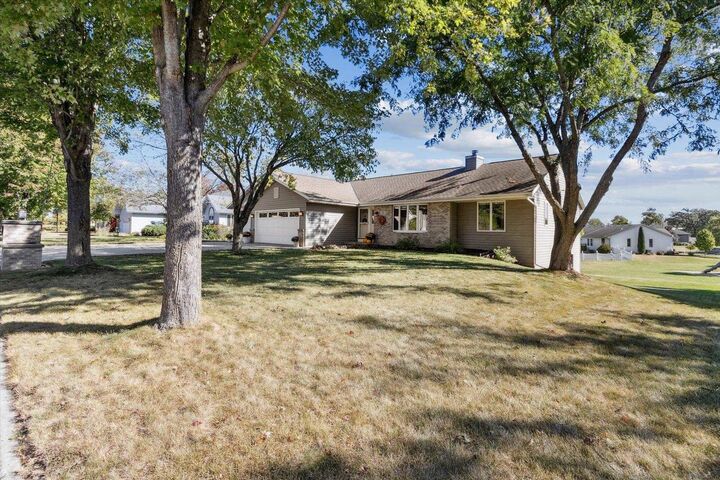 Property Photo:  736 Saint Johns Ave Avenue  WI 53563