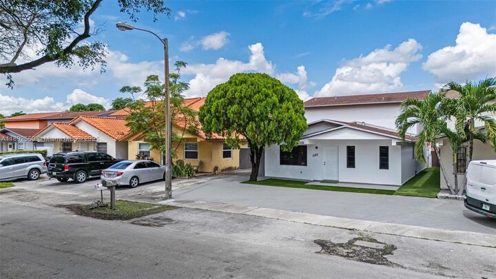 Property Photo: 1283 W 42nd St FL 33012
