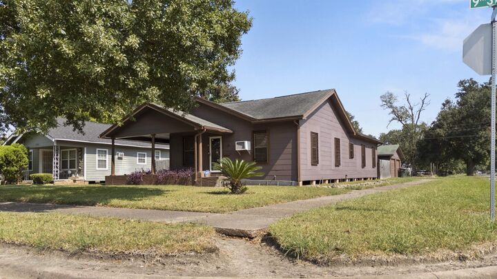 Property Photo:  3300 9th Street  TX 77642 