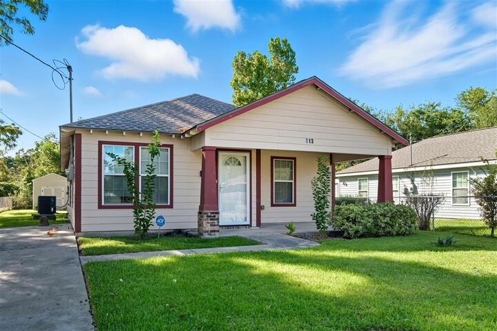 Property Photo: 813 N Prater Street N LA 70601