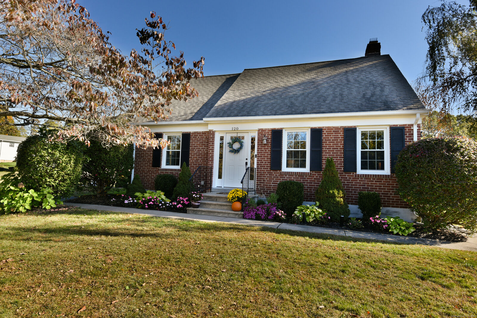 Property Photo:  120 Round Hill Road  CT 06010 