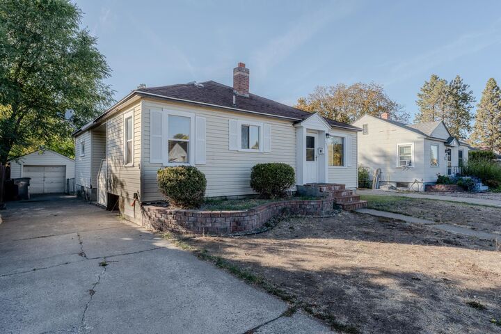 Property Photo: 5917 N Lincoln St WA 99205