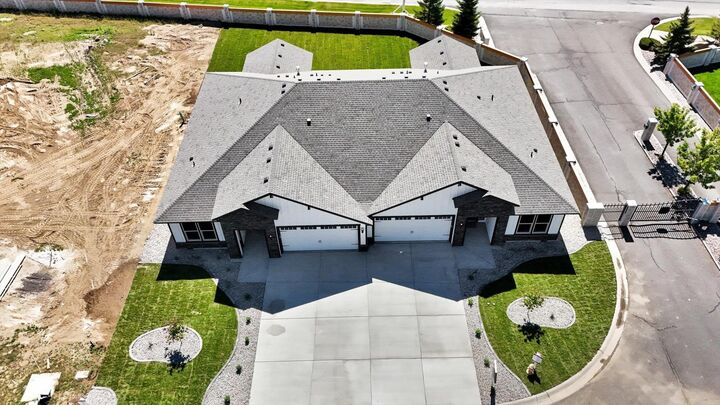 Property Photo: 1109 - Unit 29 N Country Club Dr 29 WA 99006