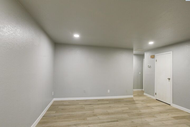 Property Photo:  1806 W 21st Ave  WA 99337 