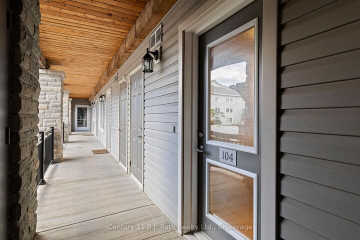 Property Photo:  4 Brandy Lane Drive 104  ON L9Y 0X4 