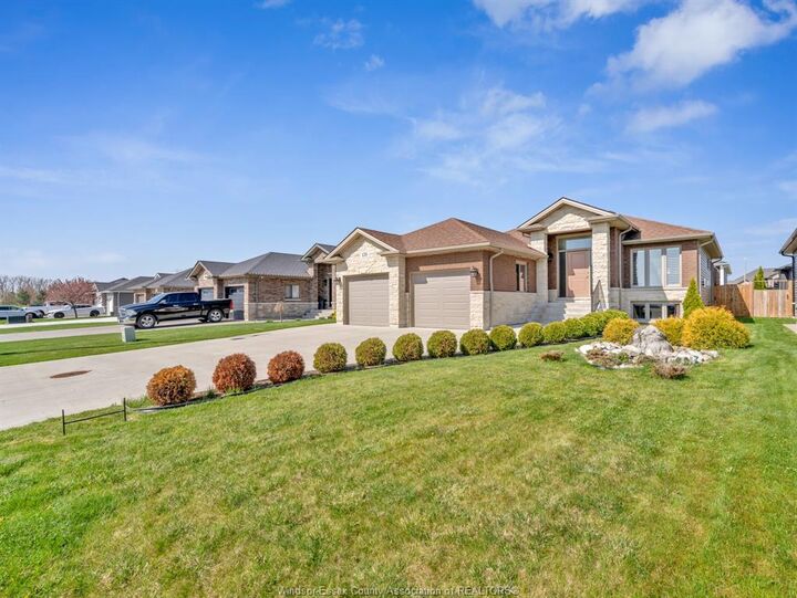 Photo de la propriété: 126 Golfview Drive ON N9Y 0E4