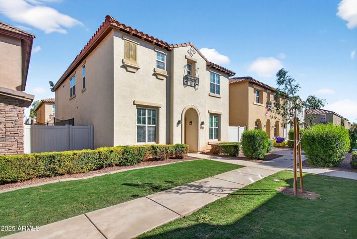 Property Photo: 886 S Huish Drive AZ 85296