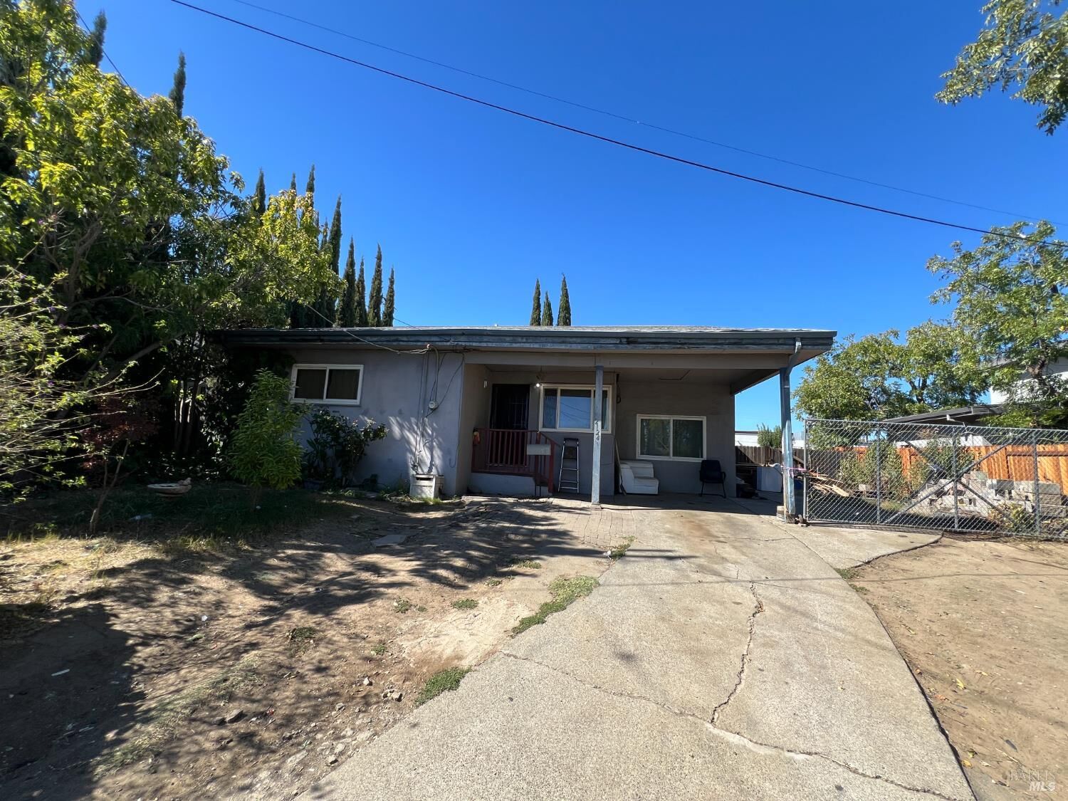 Property Photo: 2124 Beard Court CA 95688