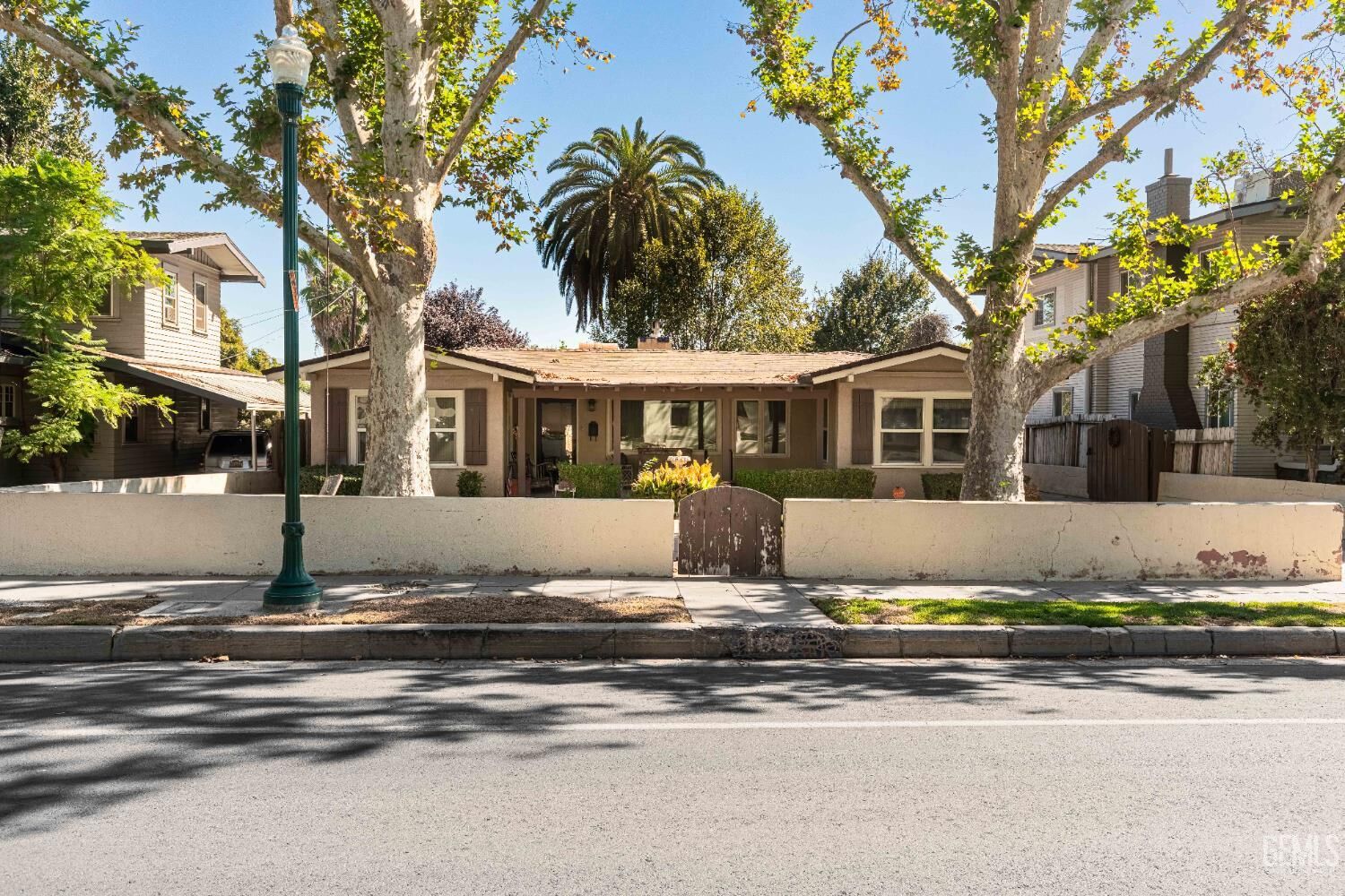 Property Photo:  160 Oleander Avenue  CA 93304 