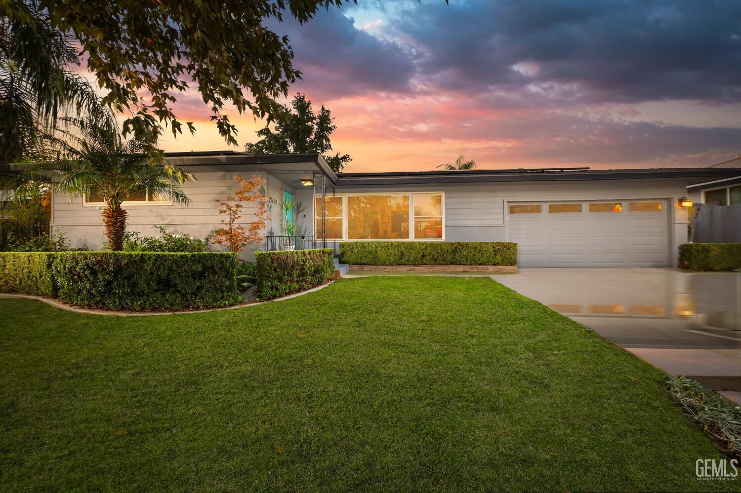 Property Photo:  2914 College Avenue  CA 93306 
