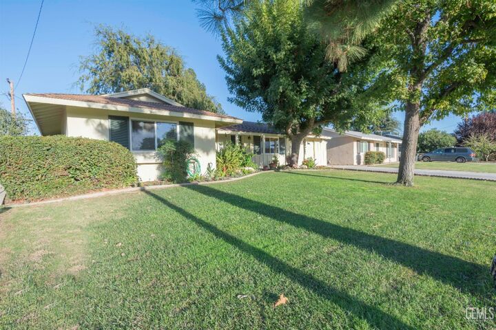 Property Photo: 504 Cherry Hills Drive CA 93309