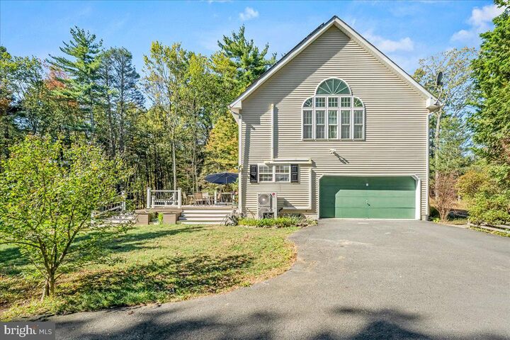 Property Photo:  2162 Hill Road  PA 18330