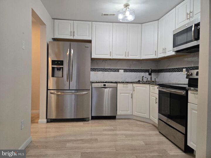 Property Photo: 607 Lindsey Court NJ 08053
