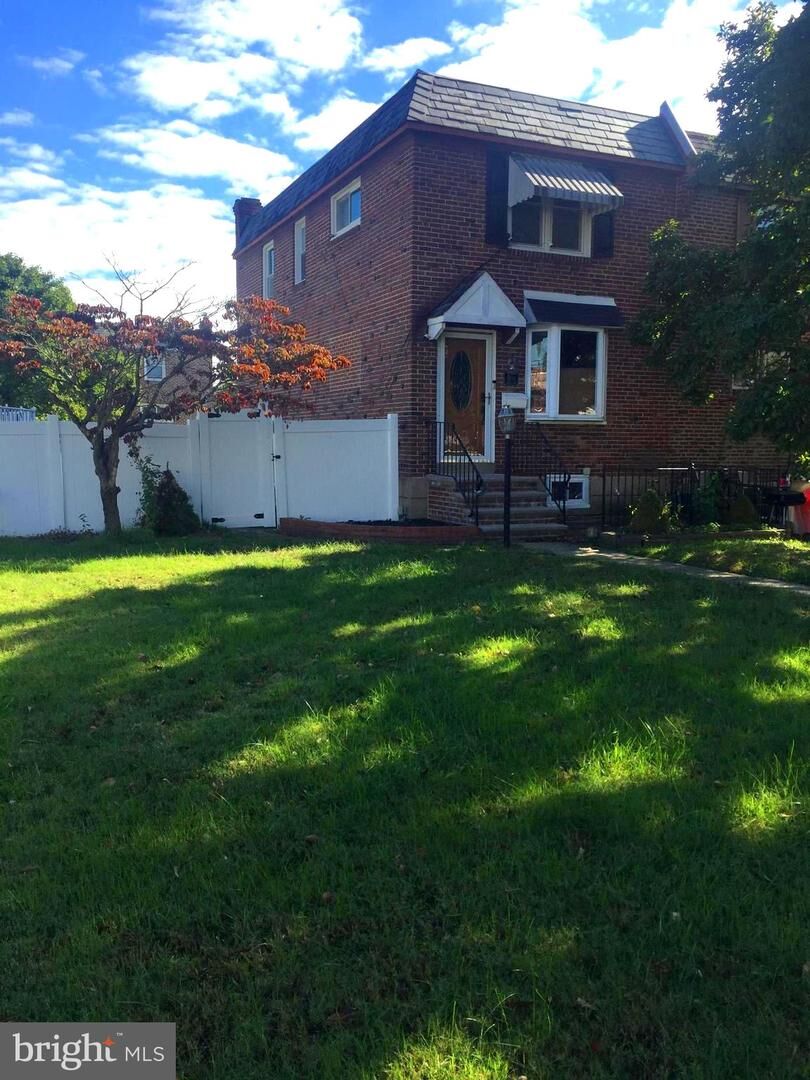 Property Photo: 900 Maple Avenue PA 19036