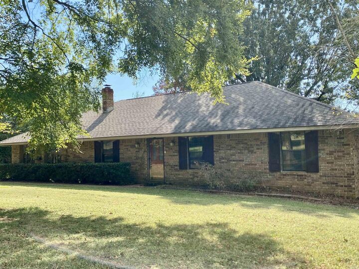 Property Photo:  806 Armstrong Street  AR 72832