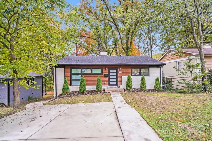 Property Photo: 4910 Valley Stream Road NC 28209