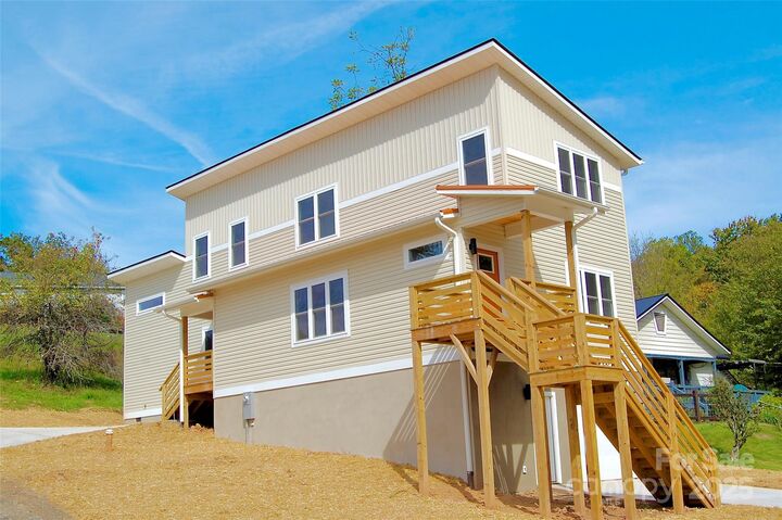 21 Ponder Street  Mars Hill NC 28754 photo