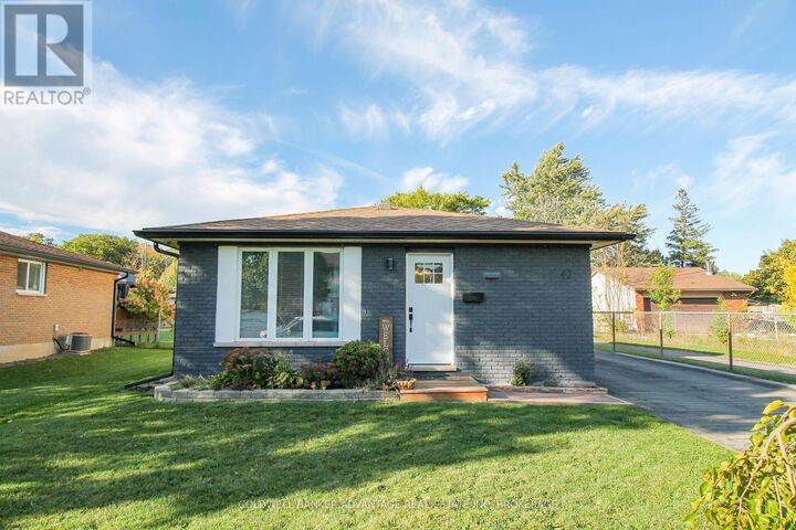 Property Photo:  42 Newleaf Crescent  ON L3C 6B4 