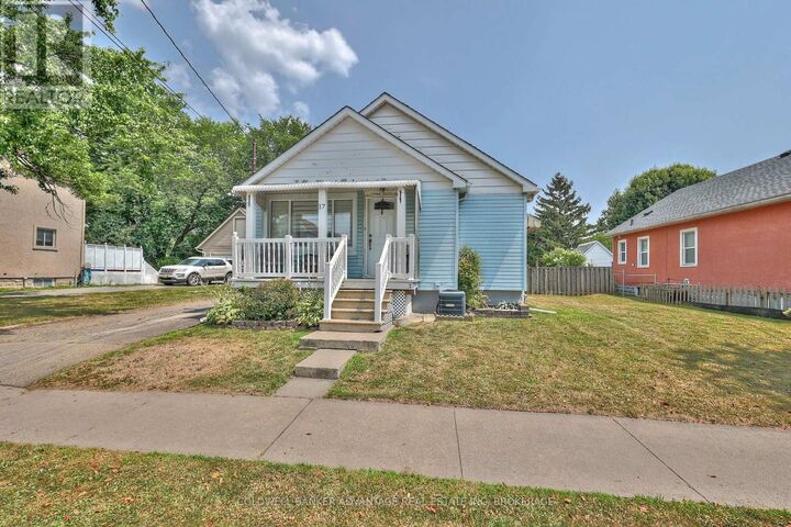 Property Photo: 17 Clifford Avenue ON L3C 2C6