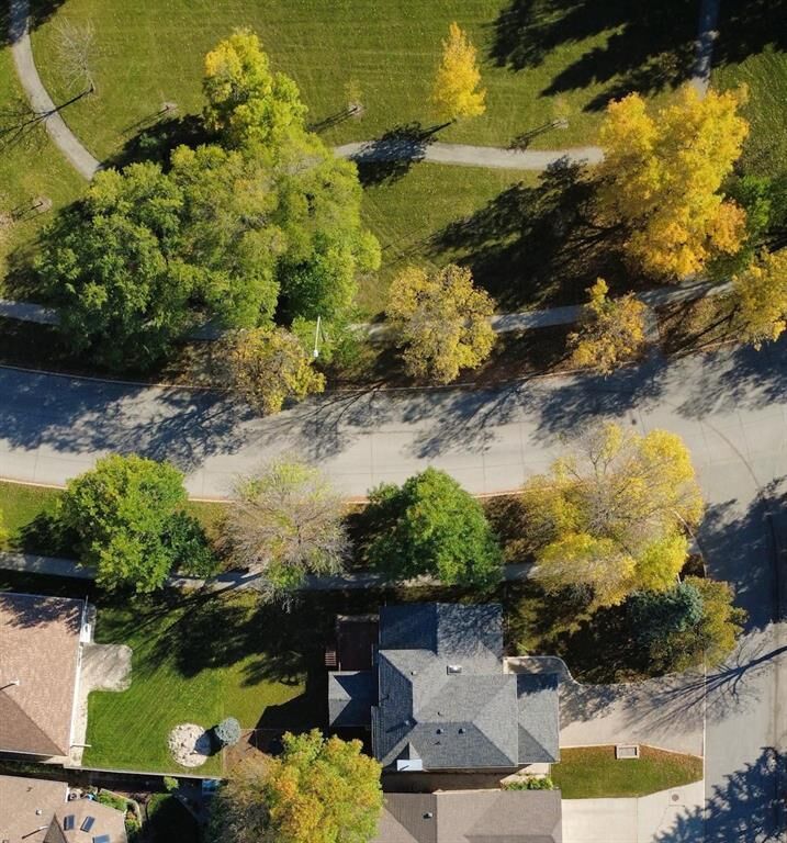 Property Photo:  71 Sandalwood Crescent  MB R2V 3V5 