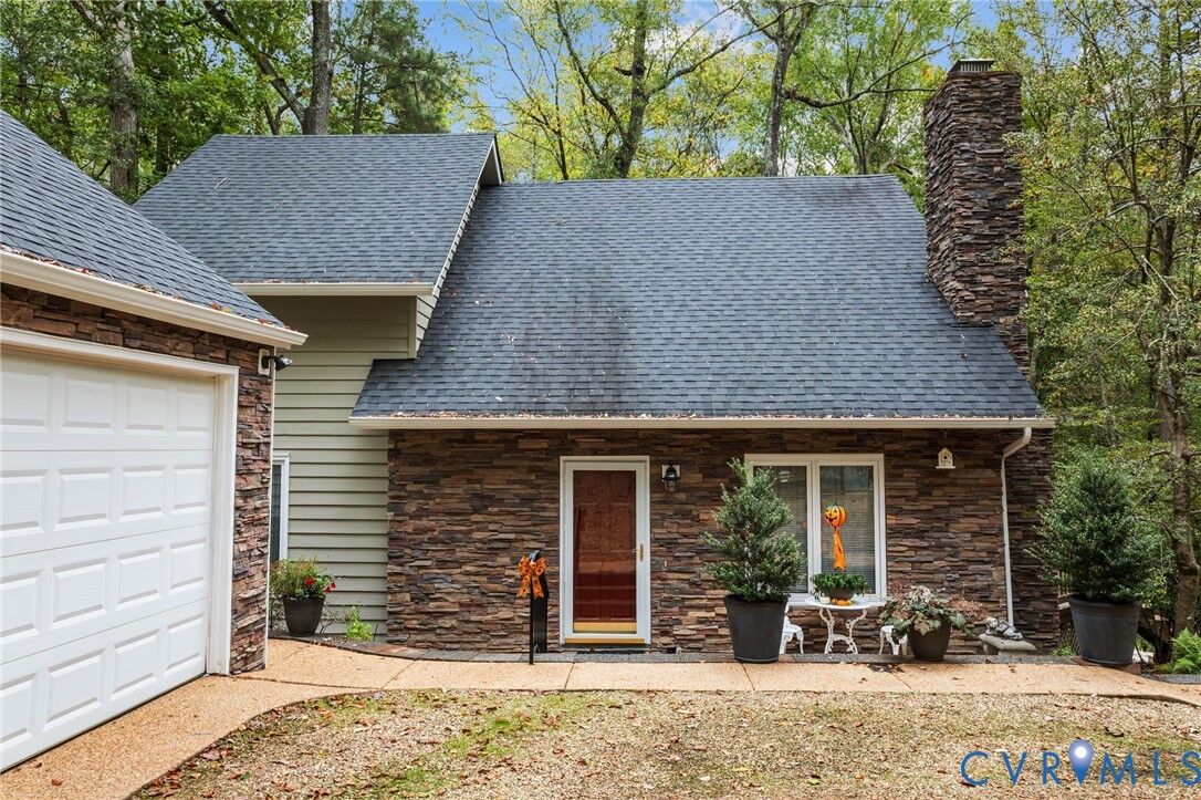 Property Photo: 3209 Shadow Oaks Road VA 23112