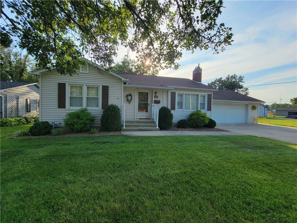 Property Photo: 801 Cleveland Street IL 62401