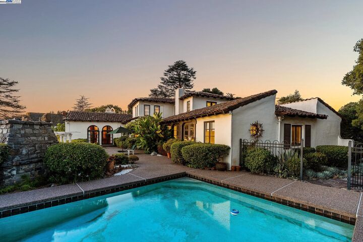 Property Photo: 921 Warren St CA 94541