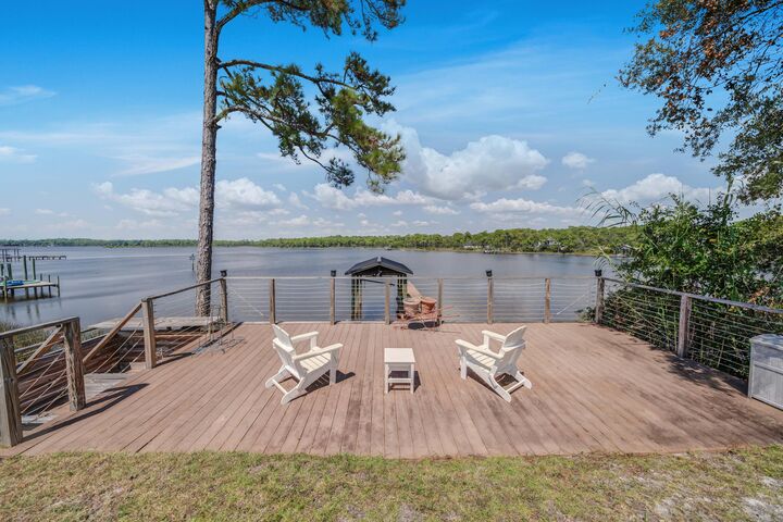 Property Photo: 21926 Lakeview Drive FL 32413