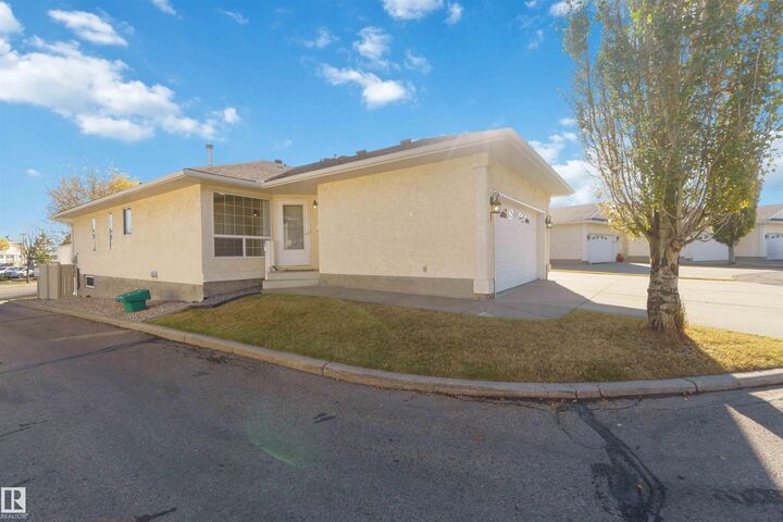 Photo de la propriété: 14428 Miller Boulevard NW 1 AB T5Y 2Y6