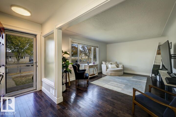 Photo de la propriété: 13619 122 Avenue NW AB T5L 2W1