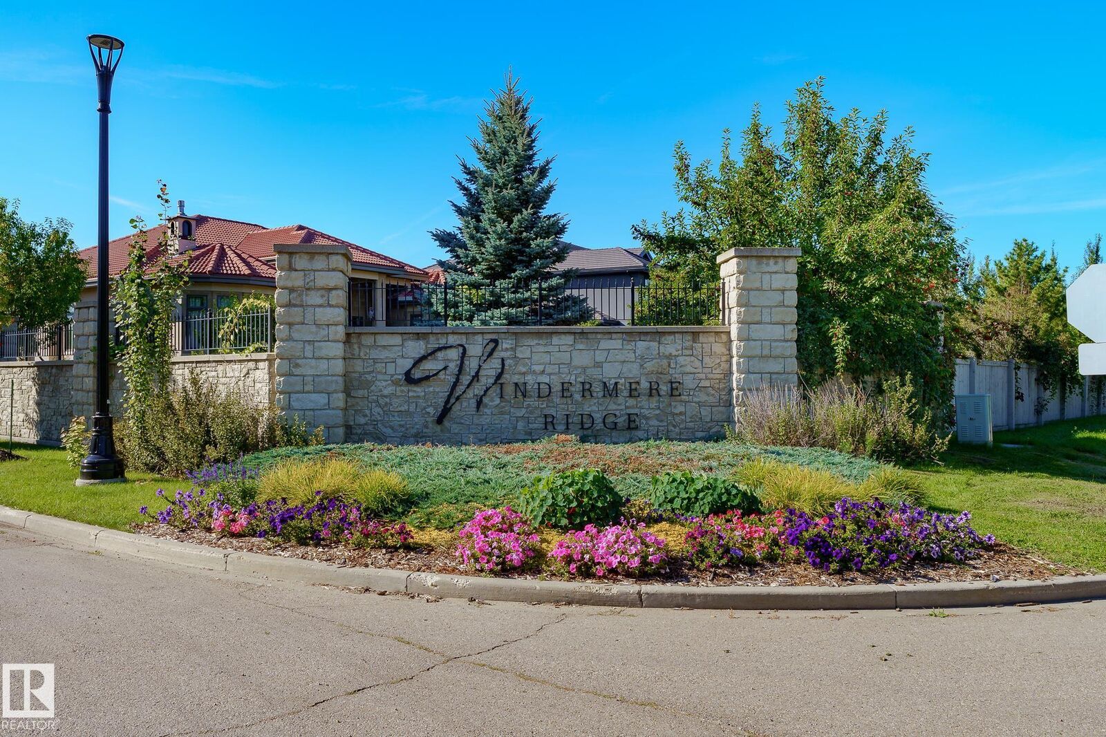 Property Photo:  24 Windermere Drive SW  AB T6W 0C2 
