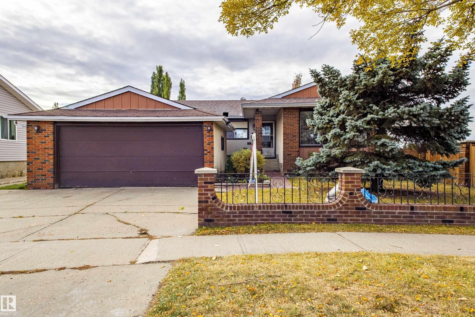 Property Photo: 11455 162 Avenue NW AB T5X 2L4