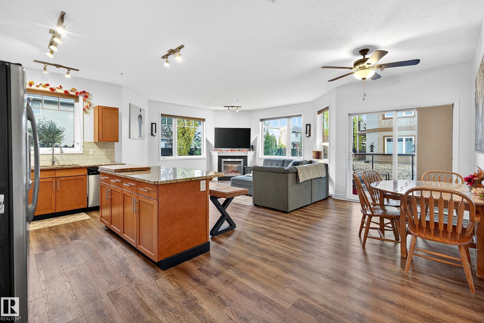 Property Photo:  2035 Grantham Court NW 111  AB T5T 3X4 