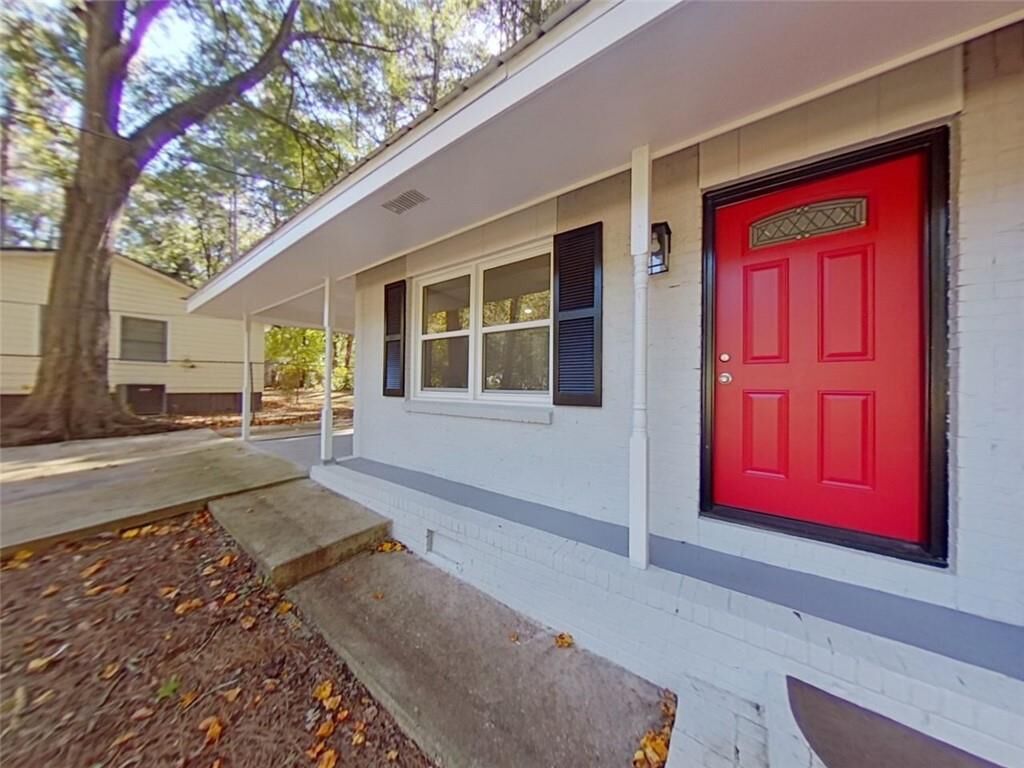 Property Photo: 4059 Canby Lane GA 30035