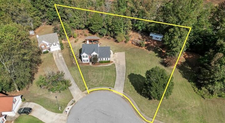 Property Photo: 4693 Devencrest Lane GA 30519