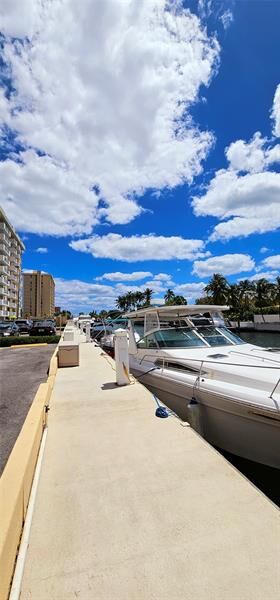 Property Photo: 2000 NE 135th Street 605 FL 33181
