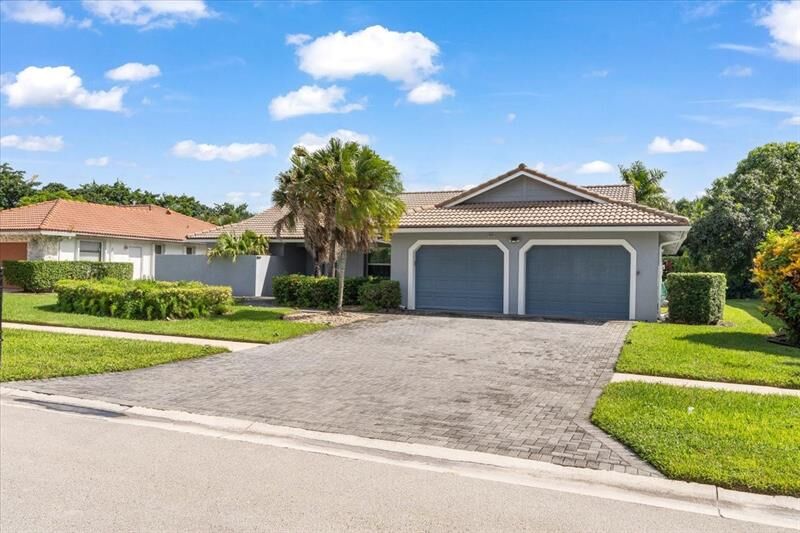 Property Photo: 10082 Harbourtown Ct FL 33498
