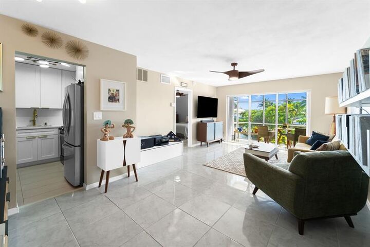 Property Photo: 3000 NE 16th Ave 312 FL 33334
