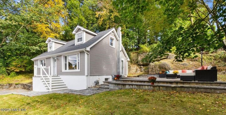 Property Photo: 207 Sheephill Road CT 06878