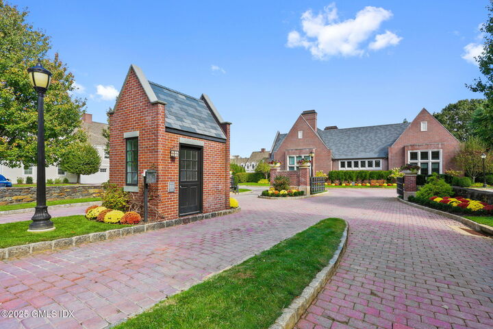 Property Photo:  77 Havemeyer Lane 420  CT 06902