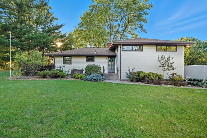8250 Columbia Avenue  Dyer IN 46311 photo