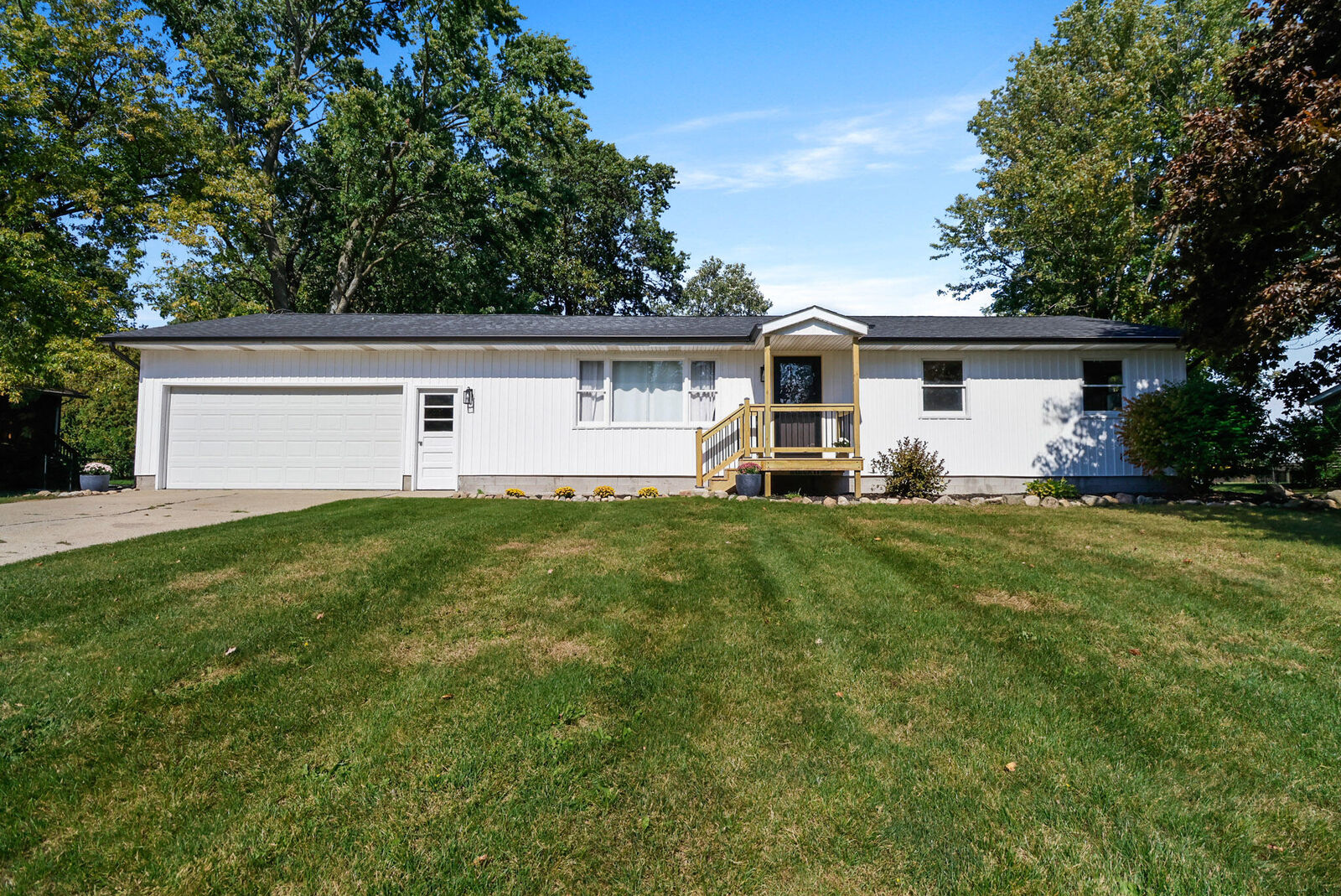 Property Photo:  209 S Ross Avenue  IN 46347 