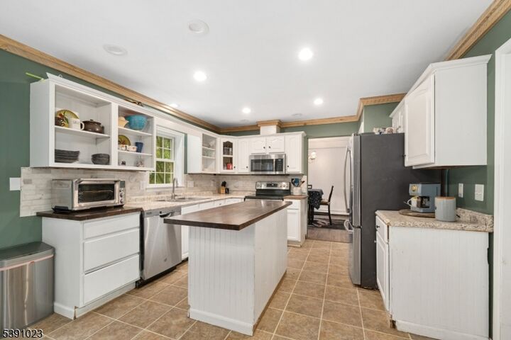 Property Photo:  50 Zulauf Ln  NJ 07863 
